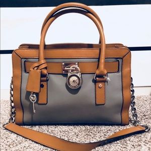 Michael Kors Hamilton Frame Out